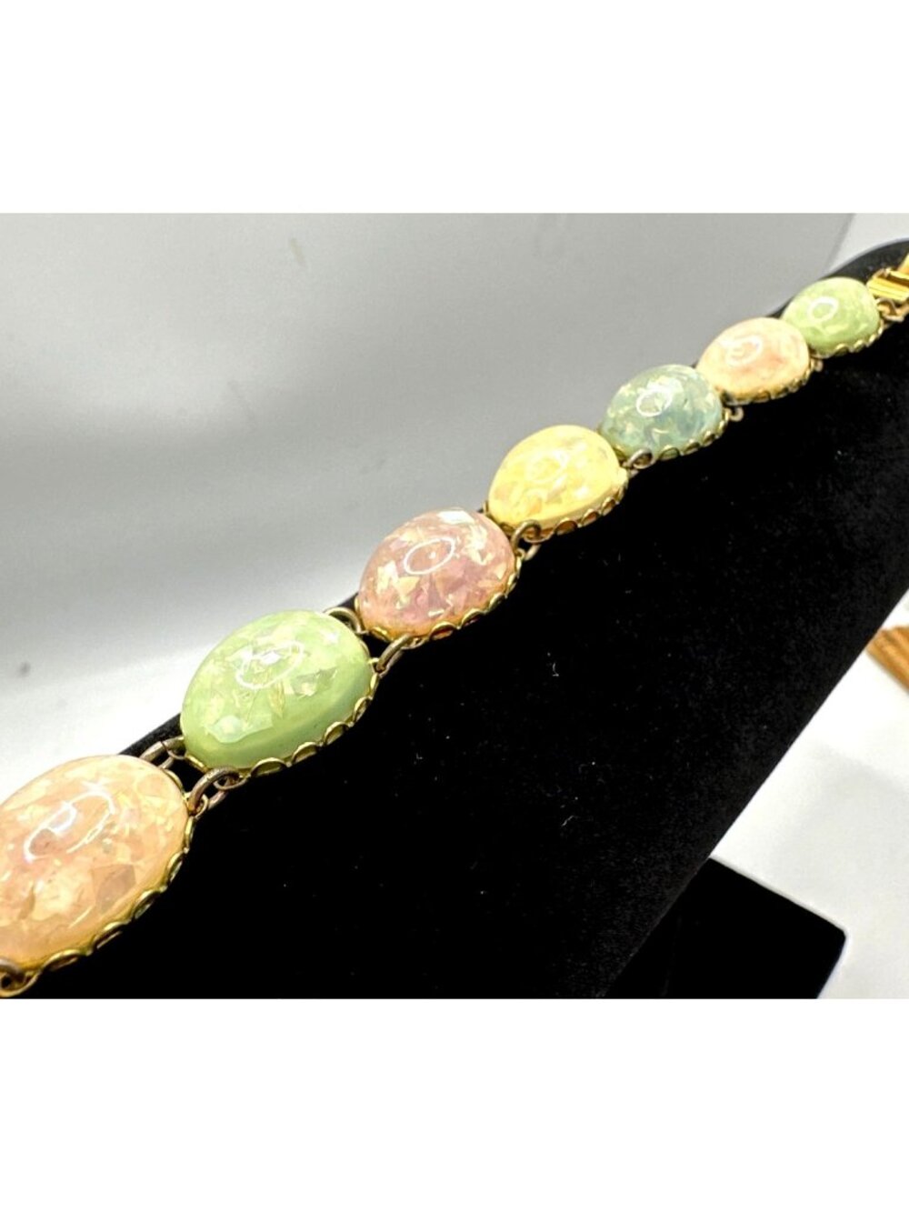 CORO Pegasus Confetti Bracelet Cabochon Pastel Lucite Vintage Gran Retro Dainty - Picture 5 of 15